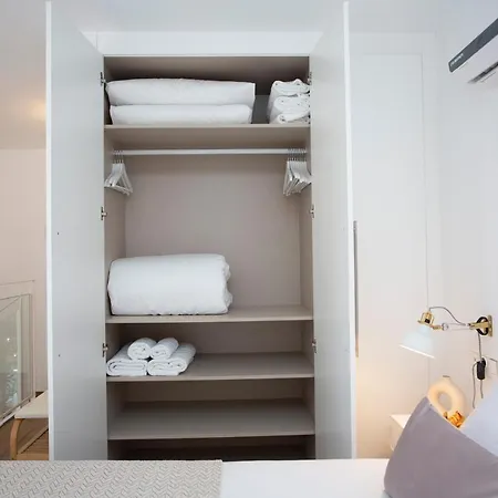 Singularstays Arena Apartment