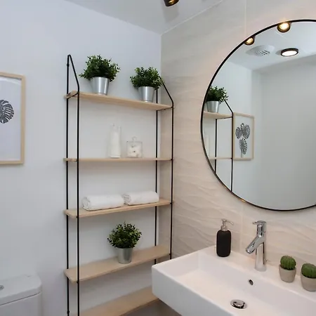 Singularstays Arena Apartment